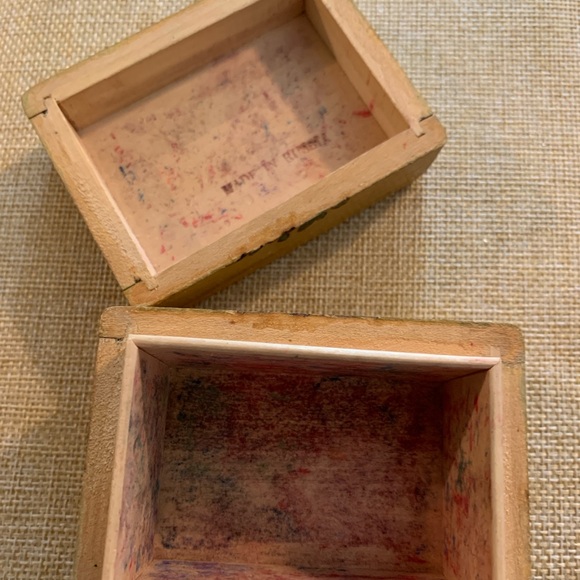 Antique Russian trinket box. Hand carved and painted. - Picture 2 of 10